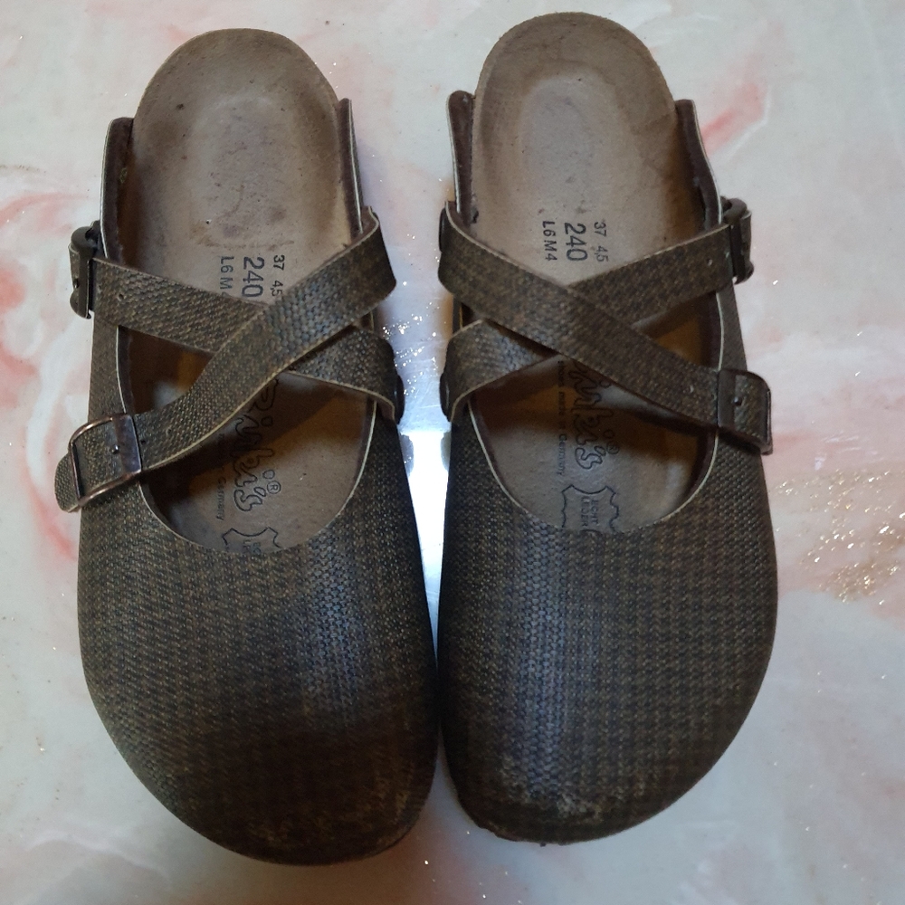 Women’s Brown Cross-Strap Comfort Clogs